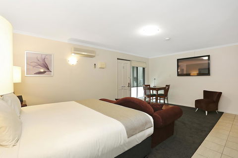 Quality Inn & Suites The Menzies - Schoolies Week Accommodation 38