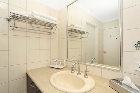 Quality Inn & Suites The Menzies - Schoolies Week Accommodation 32