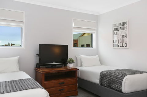 Quality Inn & Suites The Menzies - Schoolies Week Accommodation 14