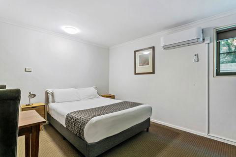 Quality Inn & Suites The Menzies - Schoolies Week Accommodation 3