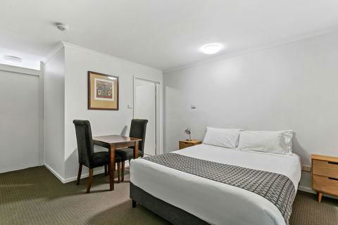 Quality Inn & Suites The Menzies - Schoolies Week Accommodation 2
