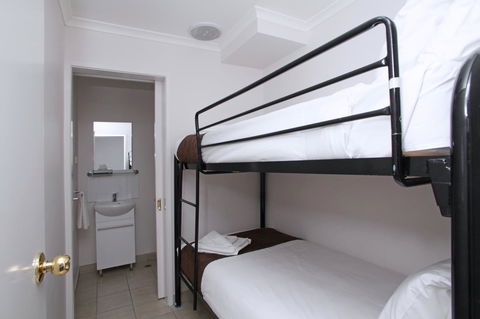 Quality Inn & Suites The Menzies - Schoolies Week Accommodation 27