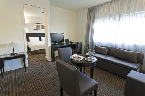 Causeway 353 Hotel - Schoolies Week Accommodation 10