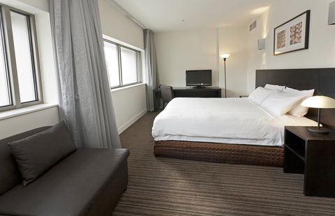 Causeway 353 Hotel - Schoolies Week Accommodation 25