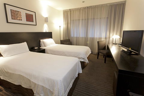 Causeway 353 Hotel - Schoolies Week Accommodation 6
