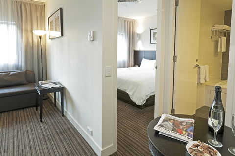 Causeway 353 Hotel - Schoolies Week Accommodation 33