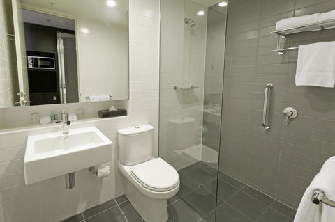 Causeway 353 Hotel - Schoolies Week Accommodation 2