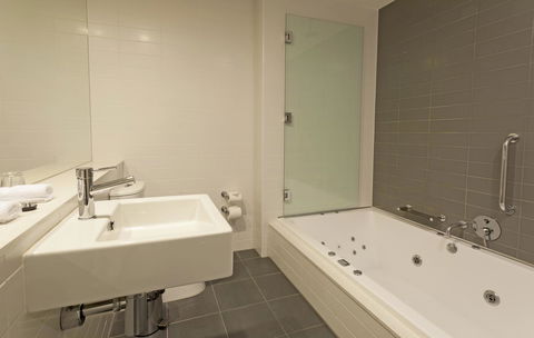 Causeway 353 Hotel - Schoolies Week Accommodation 29