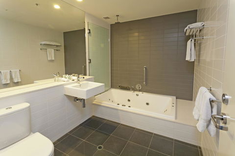 Causeway 353 Hotel - Schoolies Week Accommodation 35