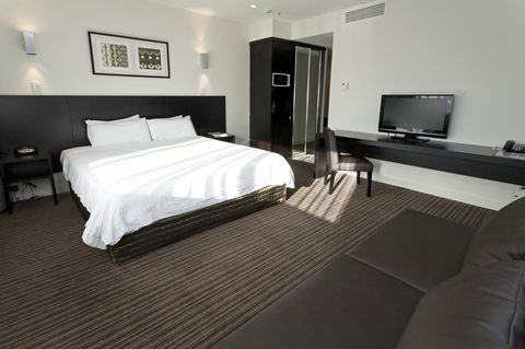Causeway 353 Hotel - Schoolies Week Accommodation 8