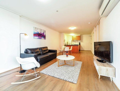Premier Stays Melbourne - Schoolies Week Accommodation 0