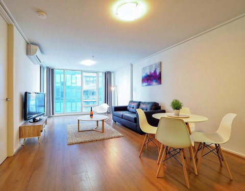 Premier Stays Melbourne - Schoolies Week Accommodation 5