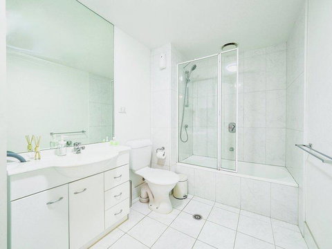 Premier Stays Melbourne - Schoolies Week Accommodation 9