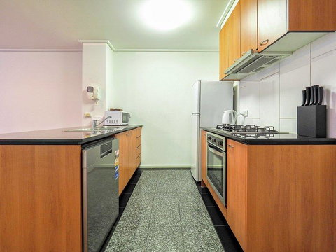 Premier Stays Melbourne - Schoolies Week Accommodation 4