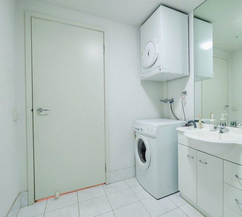 Premier Stays Melbourne - Schoolies Week Accommodation 10