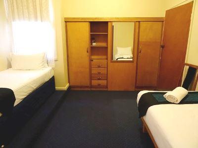 Amara Springs Guest House - Schoolies Week Accommodation 28