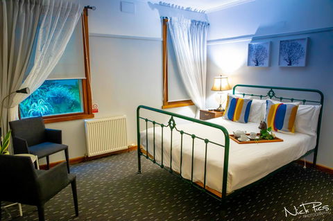 Amara Springs Guest House - Schoolies Week Accommodation 4