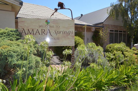 Amara Springs Guest House - Schoolies Week Accommodation 0