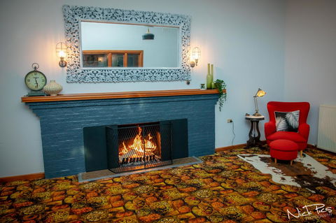 Amara Springs Guest House - Schoolies Week Accommodation 9