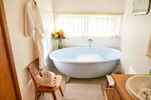 Amara Springs Guest House - Schoolies Week Accommodation 30