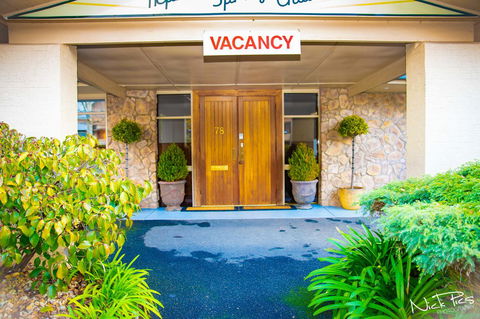 Amara Springs Guest House - Schoolies Week Accommodation 6