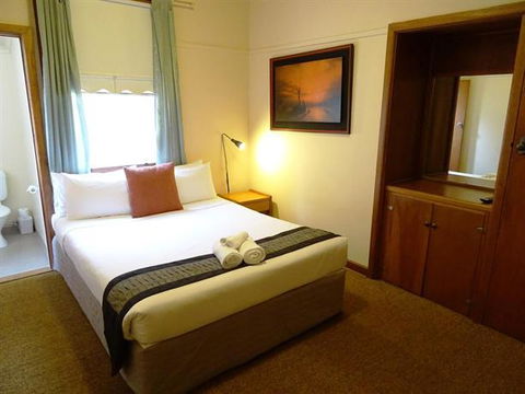 Amara Springs Guest House - Schoolies Week Accommodation 32