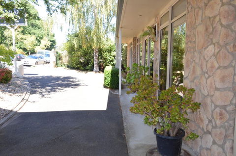 Amara Springs Guest House - Schoolies Week Accommodation 26