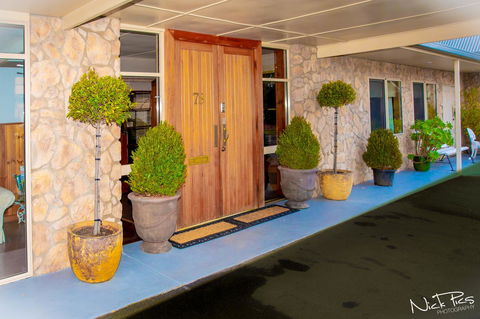 Amara Springs Guest House - Schoolies Week Accommodation 8