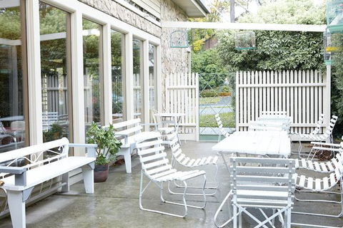 Amara Springs Guest House - Schoolies Week Accommodation 31