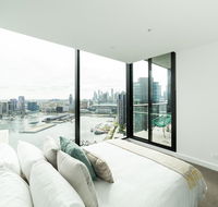 Melbourne Private Apartments - Collins Wharf Waterfront Docklands - Schoolies Week Accommodation