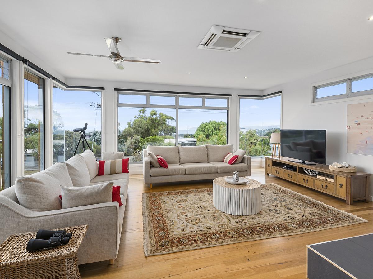 Eastern View VIC Schoolies Week Accommodation