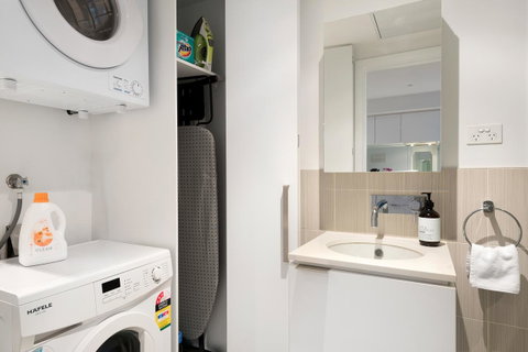 Premier Stays Melbourne - Schoolies Week Accommodation 8