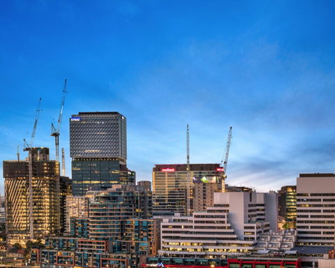 Premier Stays Melbourne - Schoolies Week Accommodation 9