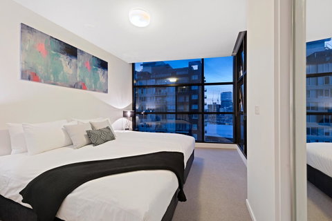 Premier Stays Melbourne - Schoolies Week Accommodation 0