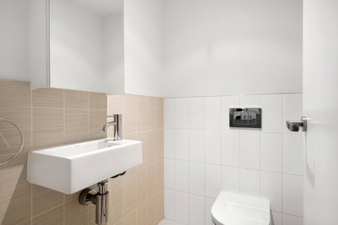 Premier Stays Melbourne - Schoolies Week Accommodation 12