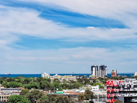 Premier Stays Melbourne - Schoolies Week Accommodation 10