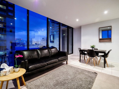 Premier Stays Melbourne - Schoolies Week Accommodation 7