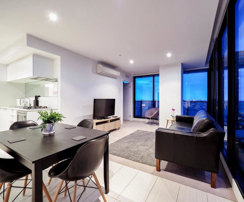 Premier Stays Melbourne - Schoolies Week Accommodation 5