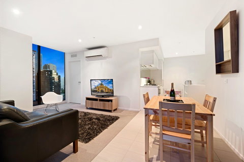 Premier Stays Melbourne - Schoolies Week Accommodation 6