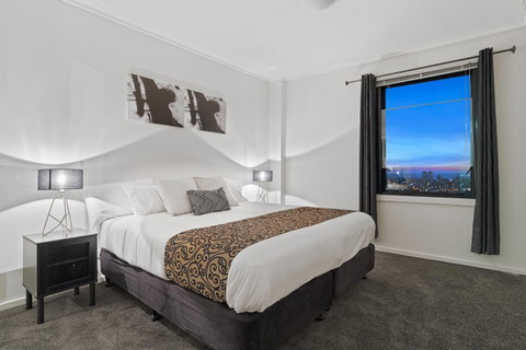 Premier Stays Melbourne - Schoolies Week Accommodation 7