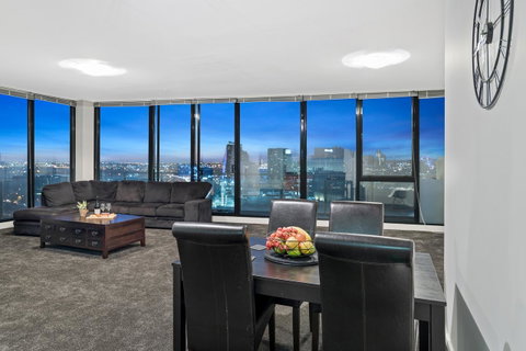 Premier Stays Melbourne - Schoolies Week Accommodation 0