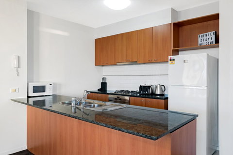 Premier Stays Melbourne - Schoolies Week Accommodation 6