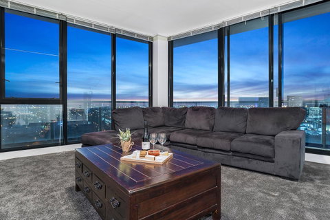 Premier Stays Melbourne - Schoolies Week Accommodation 5