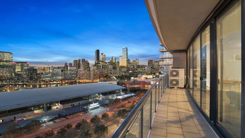 Premier Stays Melbourne - Schoolies Week Accommodation 1
