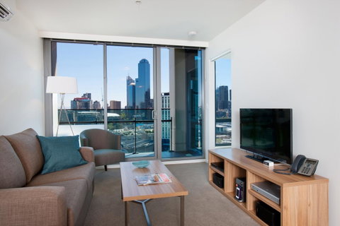 28 Nights Apartments - Schoolies Week Accommodation 0