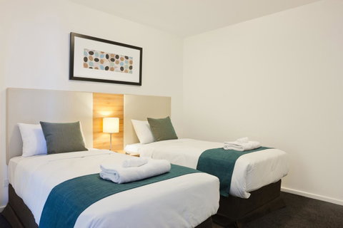 28 Nights Apartments - Schoolies Week Accommodation 8