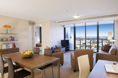 28 Nights Apartments - Schoolies Week Accommodation 13