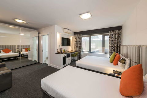 Comfort Hotel East Melbourne - Schoolies Week Accommodation 9