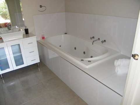 De\'Vine Escape - Schoolies Week Accommodation 5