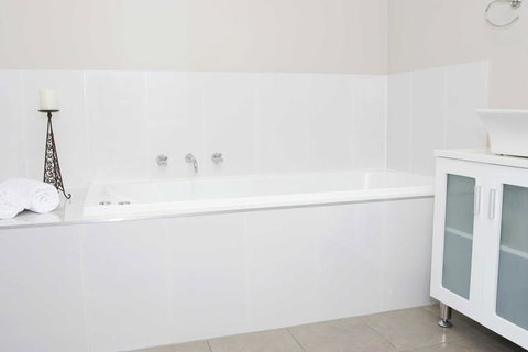 De\'Vine Escape - Schoolies Week Accommodation 32